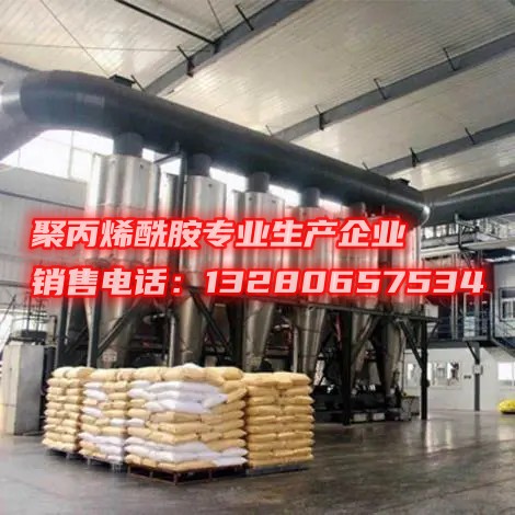 而过氧化二异丙苯则是一种引发剂，用于引发丙烯酰胺的聚合反应。在反应中，过氧化二异丙苯被加入到反应器中，以引发丙烯酰胺的聚合。沉淀和过滤：聚合反应结束后，反应液需要通过沉淀和过滤等步骤，从中分离出工业聚丙烯酰胺。