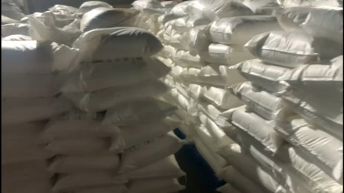 洗煤厂污水处理专用聚丙烯酰胺产品在工厂装车准备发货