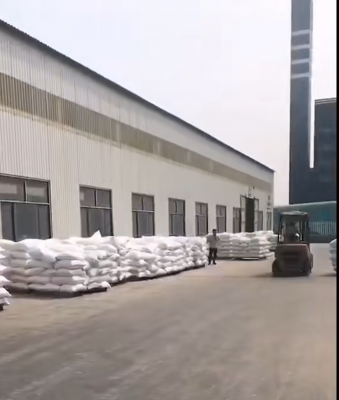 温州改性阴离子聚丙烯酰胺工厂装车现场，高效絮凝剂整装待发