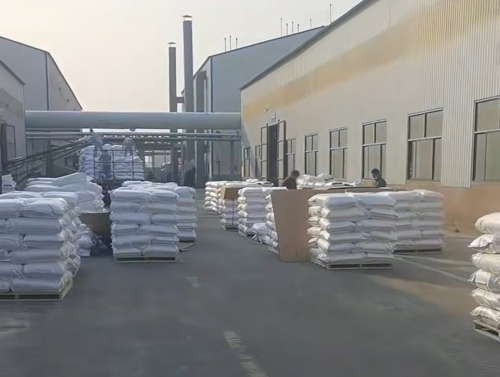 焦化厂工厂车间产品装车，聚丙烯酰胺助力废水和污泥脱水处理
